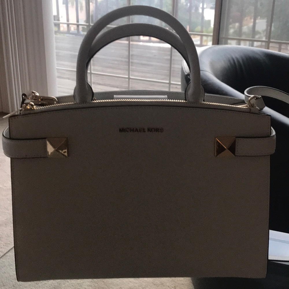 Meet your Posher, Sandra